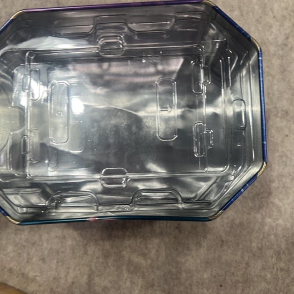 Pokemon Pikachu EX Collector Tin 2016 Battle Heart Collector Tin - Picture 2 of 8